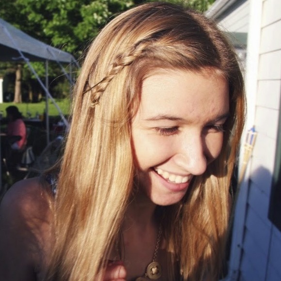 Meet your Posher, Gabriella - Picture 1 of 1